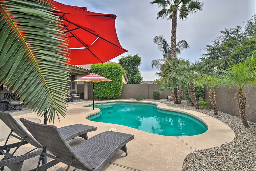 Spacious Surprise Home: 6 Mi to Wildlife World Zoo - Image 1