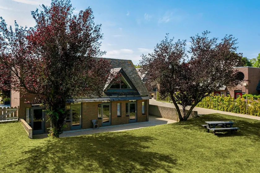 12P 5B Spacious villa near IJsselmeer and forest. - Image 1