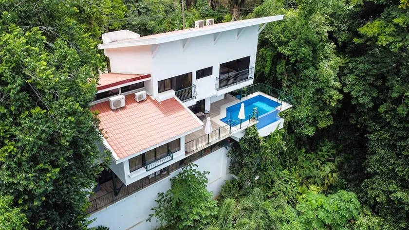 Mi Casa Es Su Casa, Walking distance from Beach - Image 1