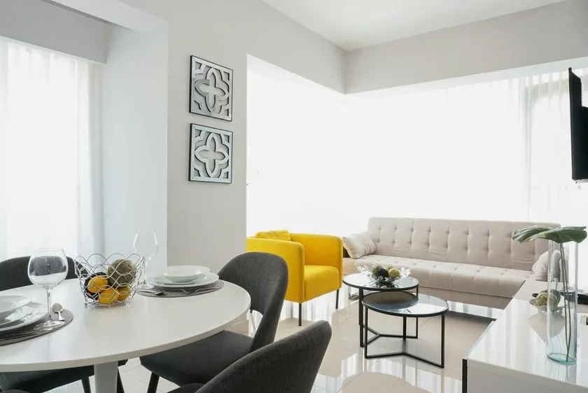 Modern 1BR-WiFi-AC-View-Gym-BlueMall |Yellowkey - Image 1
