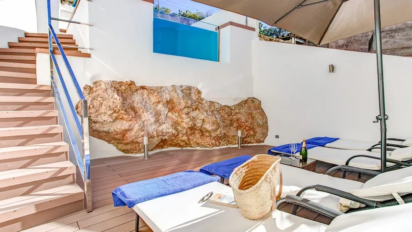 Boutique townhouse, modern, pool, WiFi - Image 1