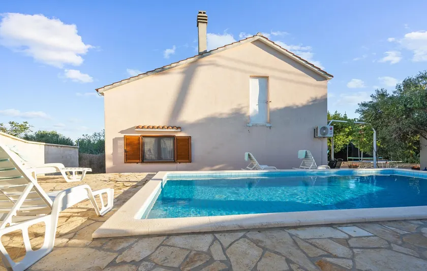Pet friendly home in Tinj - Image 1