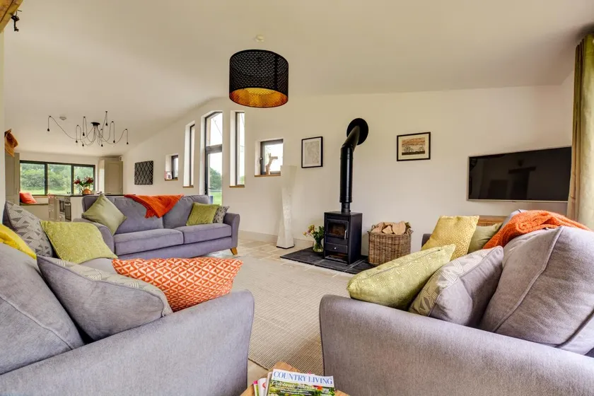 5 Bed in Briston oc-2305 - Image 1