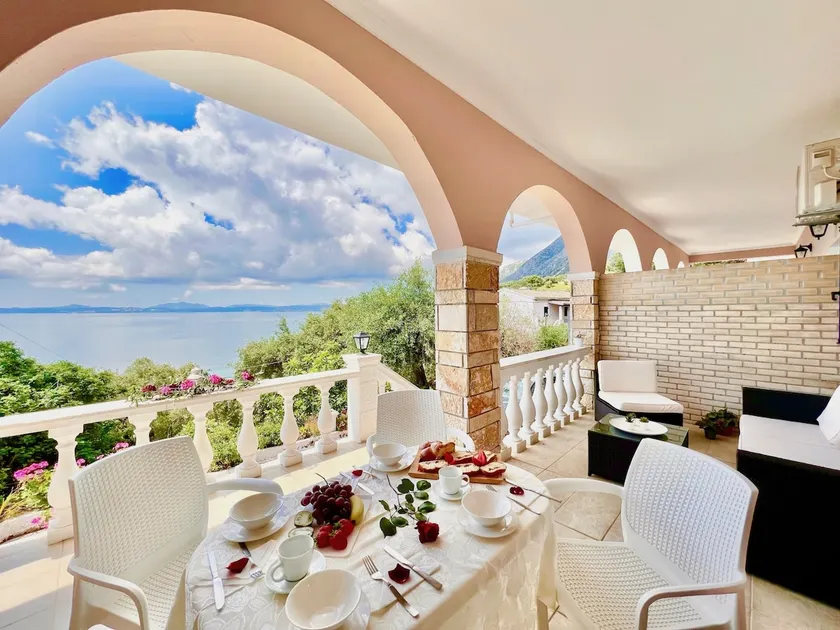 Vasilis Nissaki Luxury Holiday Home - Image 1