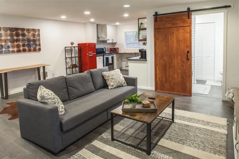 Relax & enjoy this Spacious Gem in easy location - Image 1