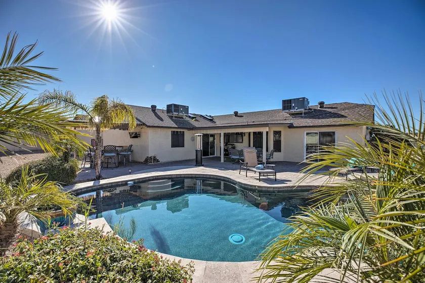 3 Mi to Westgate: Desert Home w/ Hot Tub in Peoria - Image 1