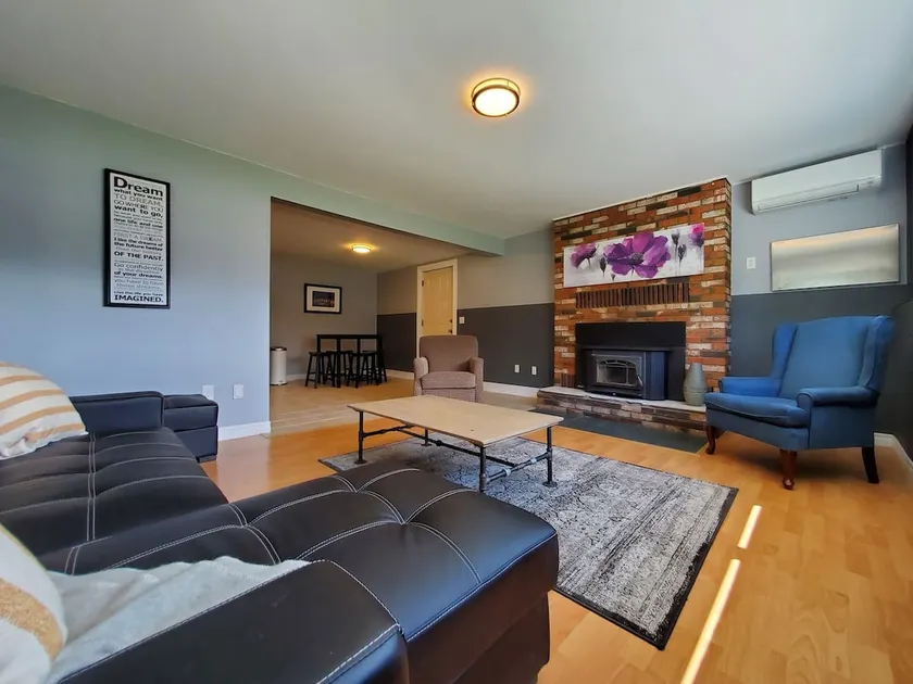 Family and pet friendly suite 5 minute walk to the lake - Image 1