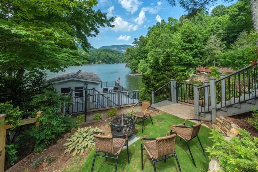 Lakeshire on Lake Lure I 3 BR Lake Front Home I Animaux acceptés - Image 1