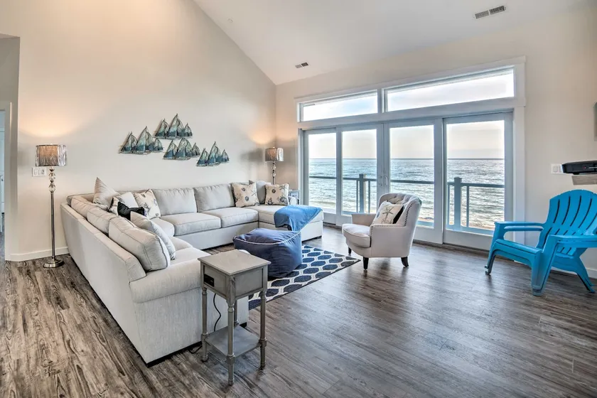 Waterfront Scotland Beach Retreat w/ Private Beach - Image 1