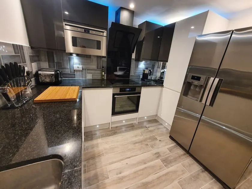 Luton Town Centre Executive Apartment - Image 1