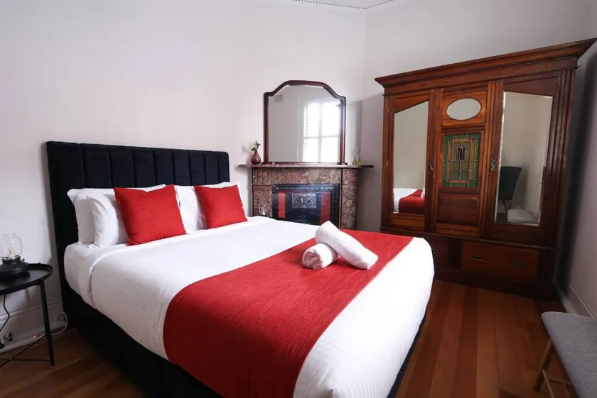 Amazing place to stay in the heart of the rocks - Image 1