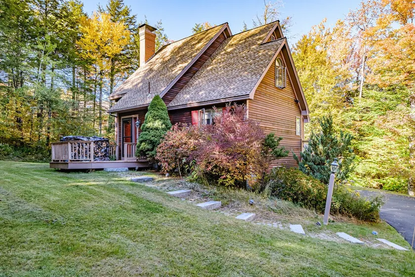 Yogi's Hideaway - Cozy Ski Cabin With-in walking distance to Sunday River Ski Resort! - Image 1