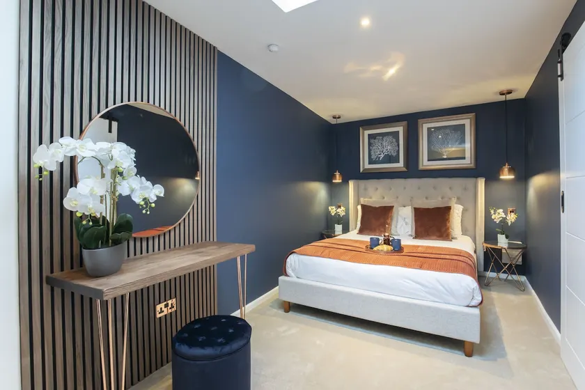 Luxury Detached Home with AC and Gated Parking - Image 1