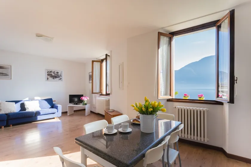Family Lake Apartment by Rent All Como - Image 1