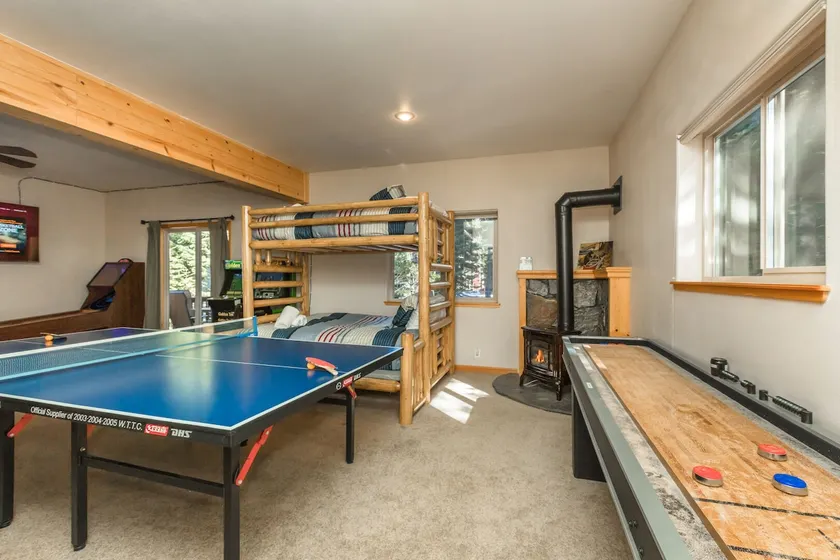 Gone Ski-Inn_Walk To Prosser Lake + Game Room: Skee Ball, Arcades, Ping Pong et Shuffleboard - Image 1