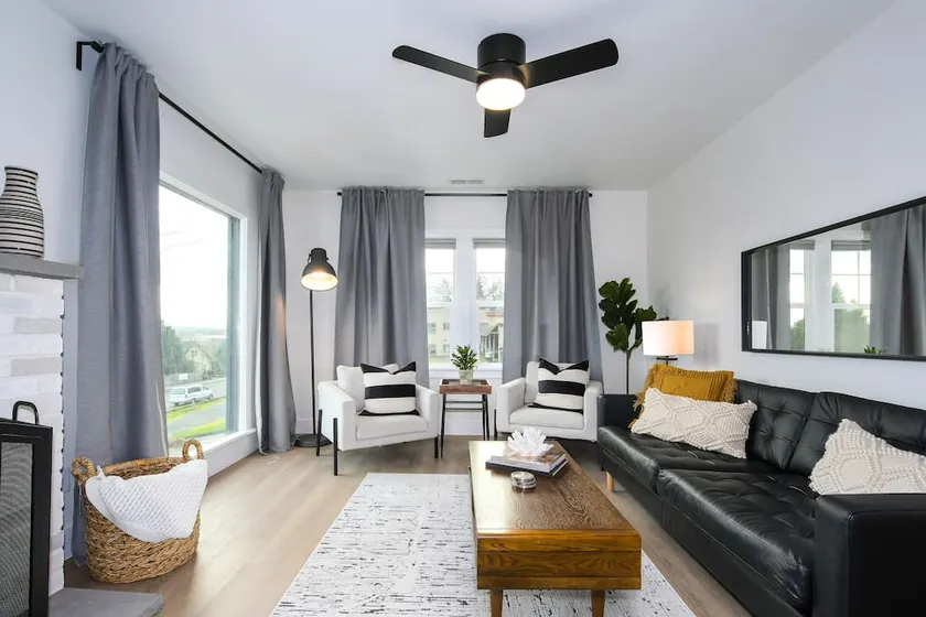Downtown Camas Stay – Walkable, 15 Min to PDX - Image 1