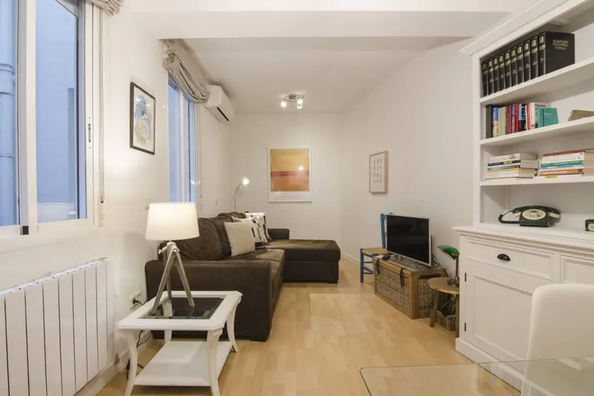 Trendy & Cozy - 1 Bedroom 1 Bathroom - Chamberí - Image 1