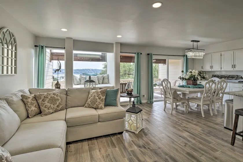 Lakefront Resort Living: Pool, Golf, Tennis & More - Image 1