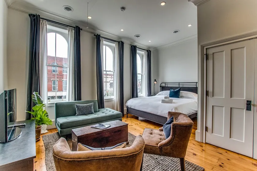 Sheridan House-Studio:upscale apartment on Main St - Image 1