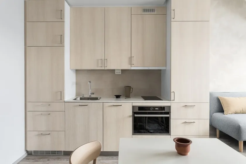 Large studio for three with hotel-level services - Image 1