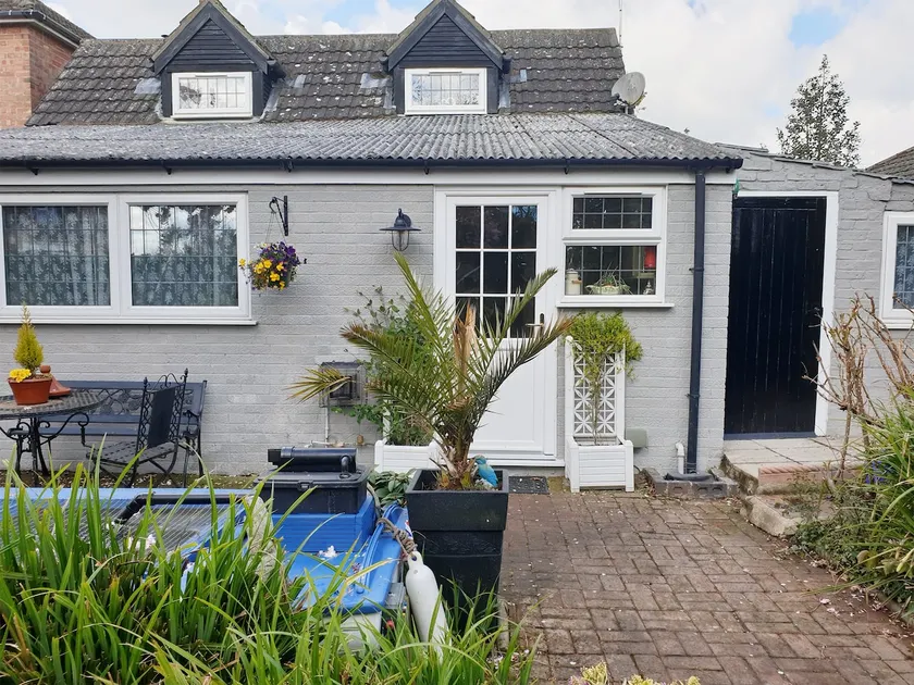 Chesterton Cottage - Image 1