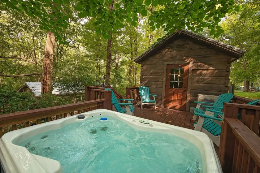 Apollonie Cabin Lookout Mountain Hot Tub - Image 1