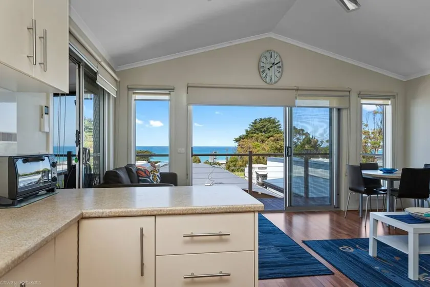 BAY BLISS CABIN - set in a popular caravan park - Image 1