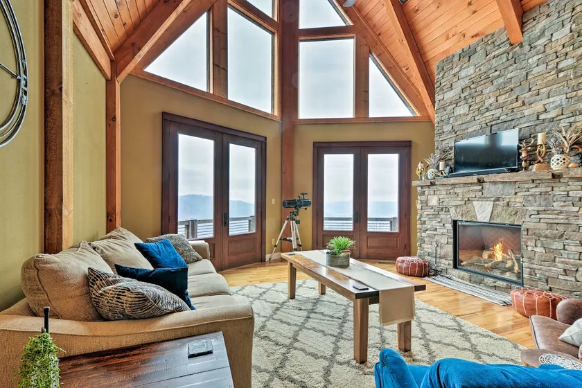 The Barn House: Caldwell Mtn Retreat w/ Hot Tub! - Image 1