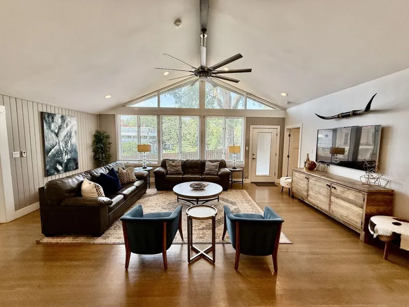 Spacious Home + Walk to SXSW - Kennedy! - Image 1