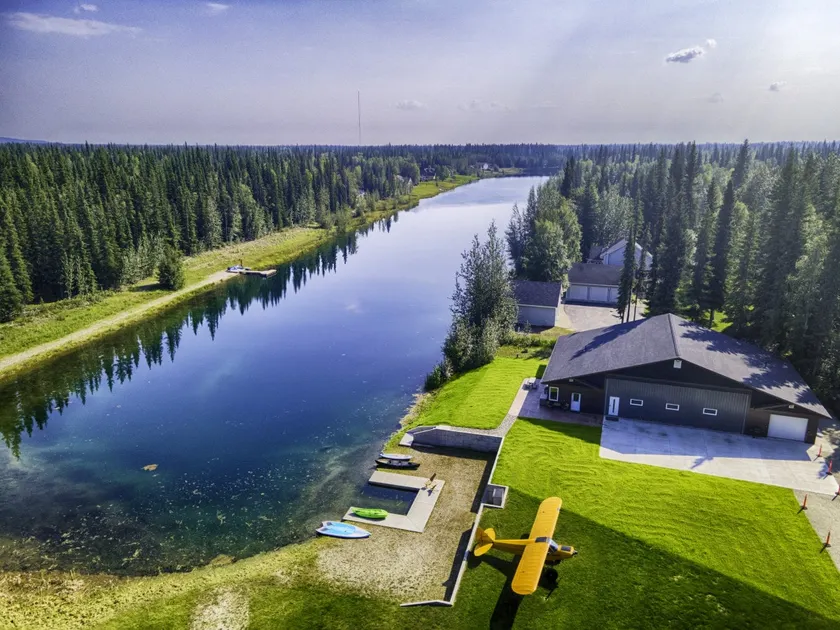Lakefront Aviators Aurora Retreat - Image 1