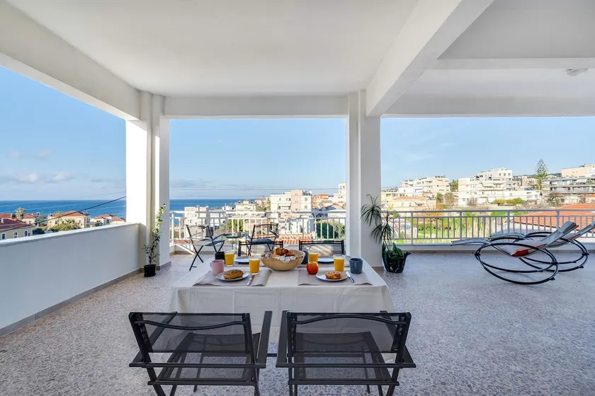 Sea City and Mountain View Apartment - Image 1