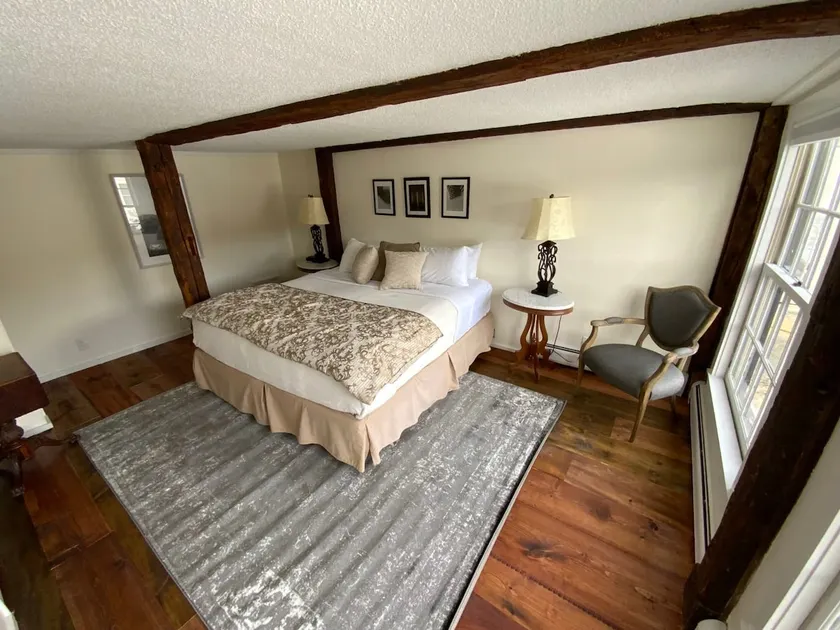 King Suite, fireplace, on 32 acres-Cider House 2 - Image 1
