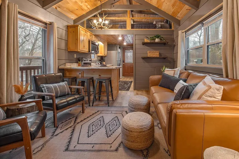 Gabriele Luxury Pondside Cabin w/ Hot Tub, Firepit - Image 1