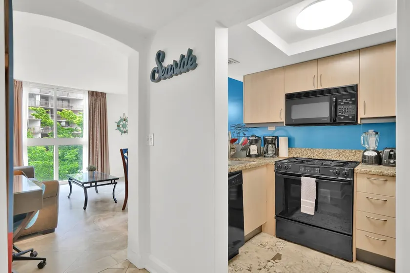 Relaxing Condo Hotel In The Grove, Free Parking - Image 1