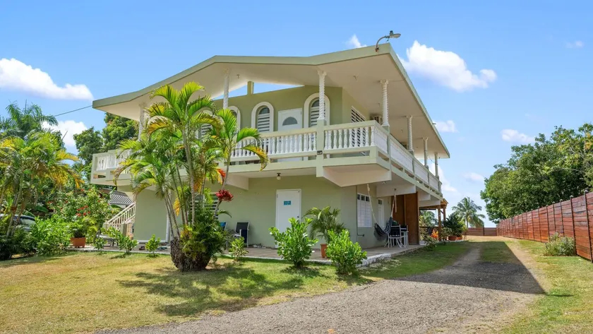 The Reef 1 walking distance to Steps Beach - Image 1