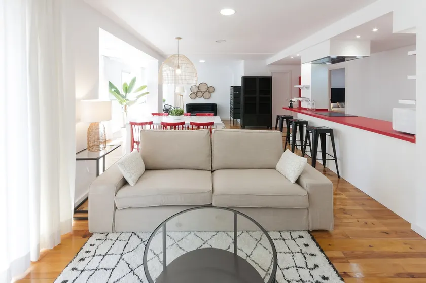 BEAUTIFUL APARTMENT IN CITY CENTRE - FAMILIES ONLY - Image 1