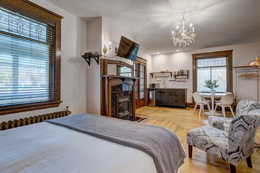 Charming Heritage Suite w/ Cozy Sunroom & Deck - Image 1