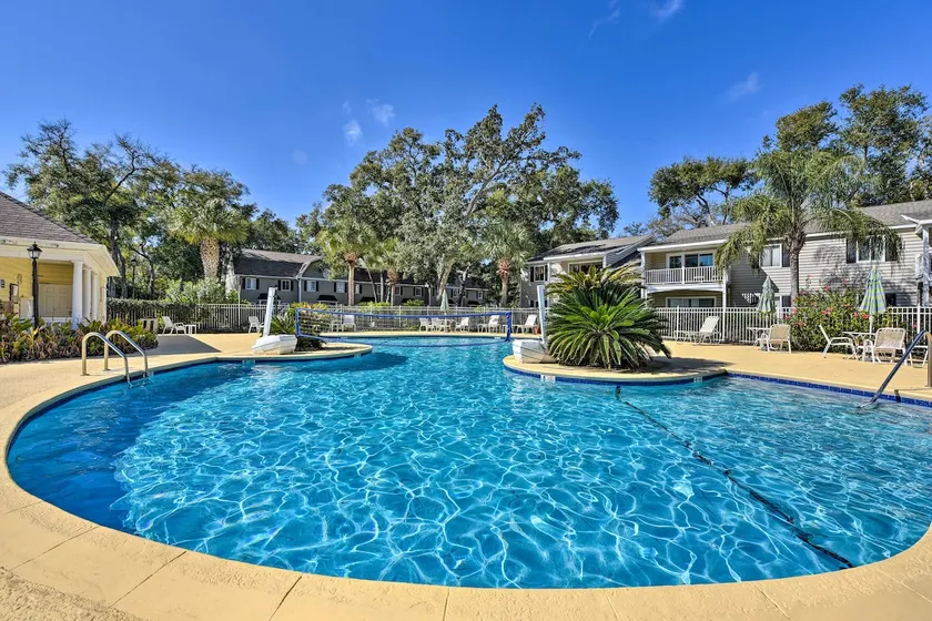 Resort-Style Condo in St Simons ~ 1 Mi to Pier! - Image 1