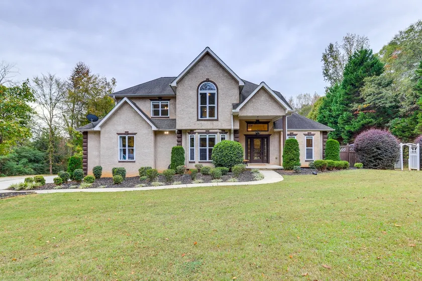 Spacious Stockbridge Manor: Pool Table, 2 Kitchens - Image 1