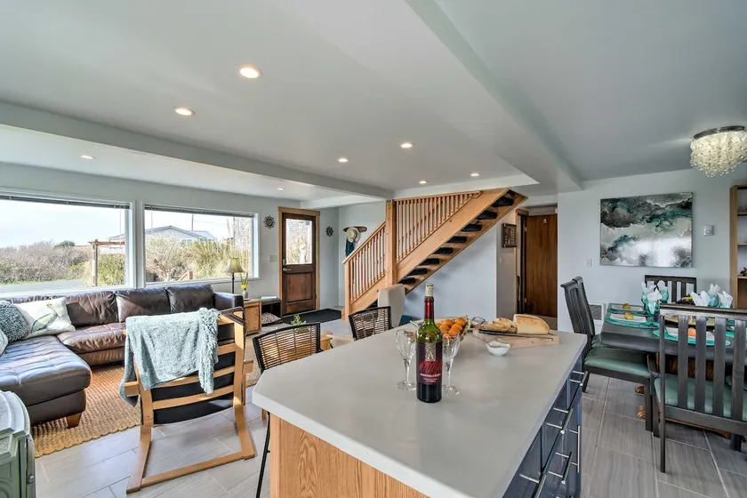 Coastal Retreat: Deck, Ocean Views + Walk to Beach - Image 1