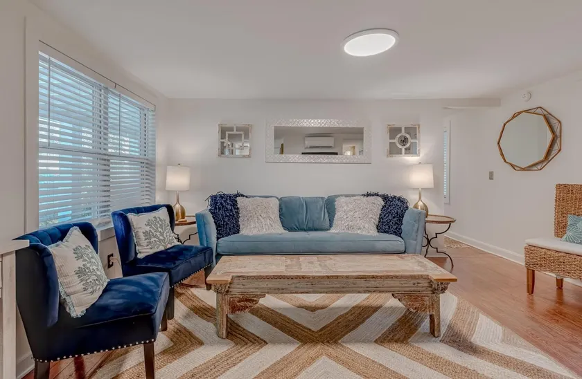 Charming 1950s Beach Cottage Apt B - Image 1