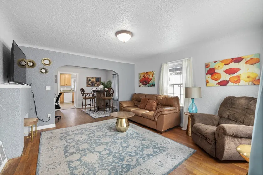 Pet Friendly, Fenced Backyard, Washer and Dryer - Image 1