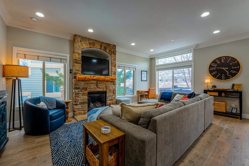 Heavens Gate LS48 Ski Retreat Hot Tub & Views - Image 1