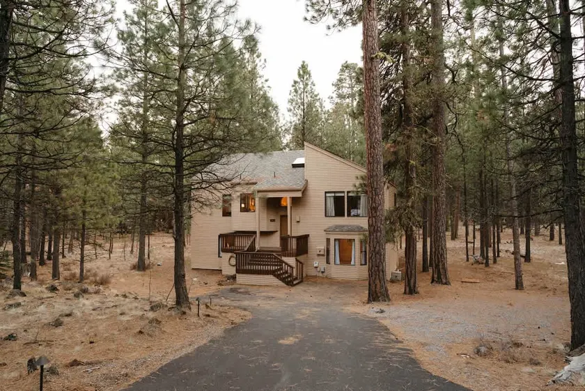 Large Black Butte Home With Private Hot Tub - Image 1