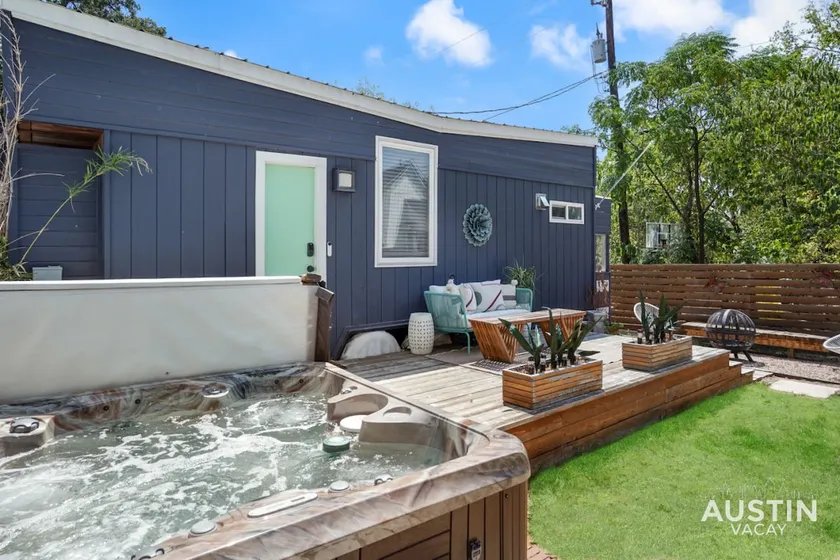 HGTV Featured Tiny Home w Hot Tub Near East 6th St - Image 1