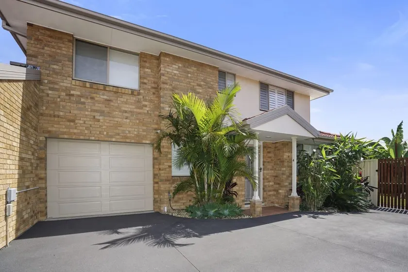 44 Oaks Avenue, No: 4 - Image 1