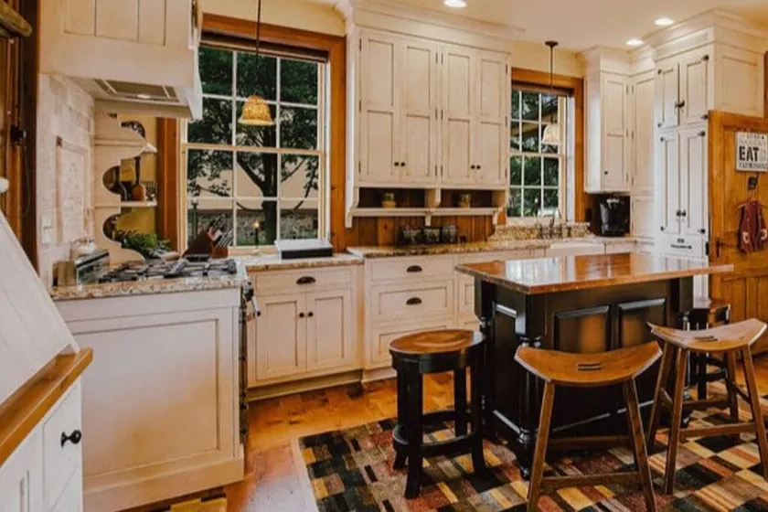 Farmhouse with views of mini longhorns and horses. - Image 1
