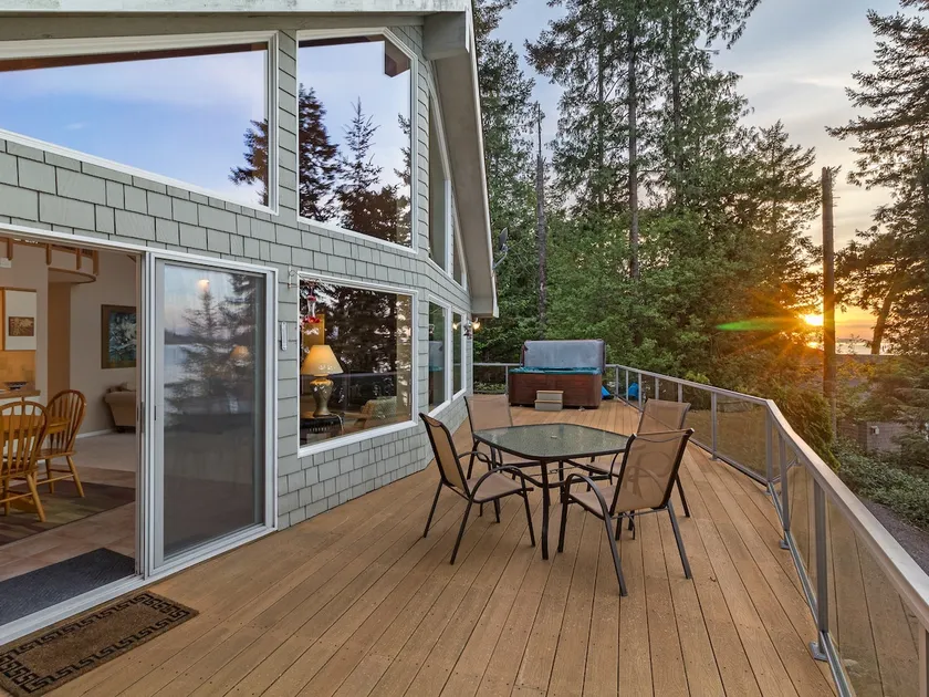 Waterfront! Near Roche Harbor! Hot Tub! (SSH) - Image 1