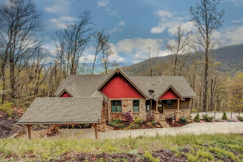 Black Mountain Home | Hot Tub + Views - Image 1