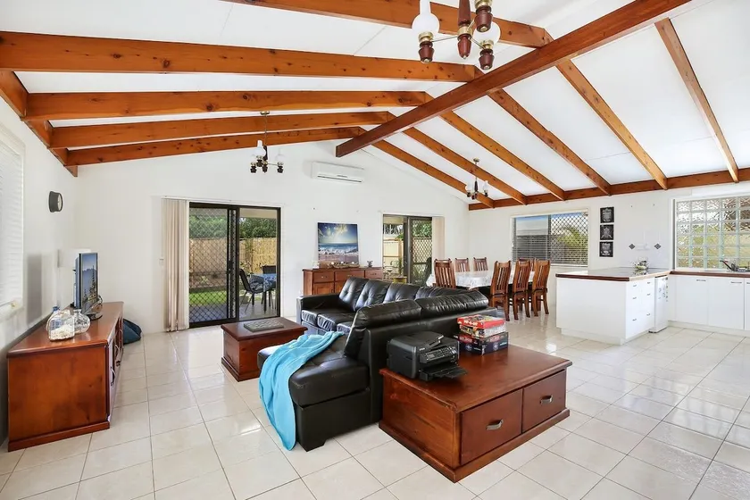 Michael Street 39 Golden Beach - Image 1
